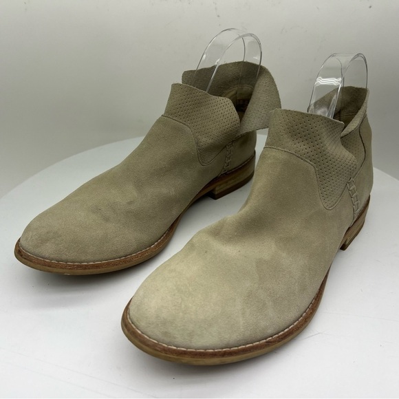 Clarks Artisan Booties Ankle Boot Edenvale Bella Cream Tan Neutral Suede Boho 10 - Picture 3 of 15